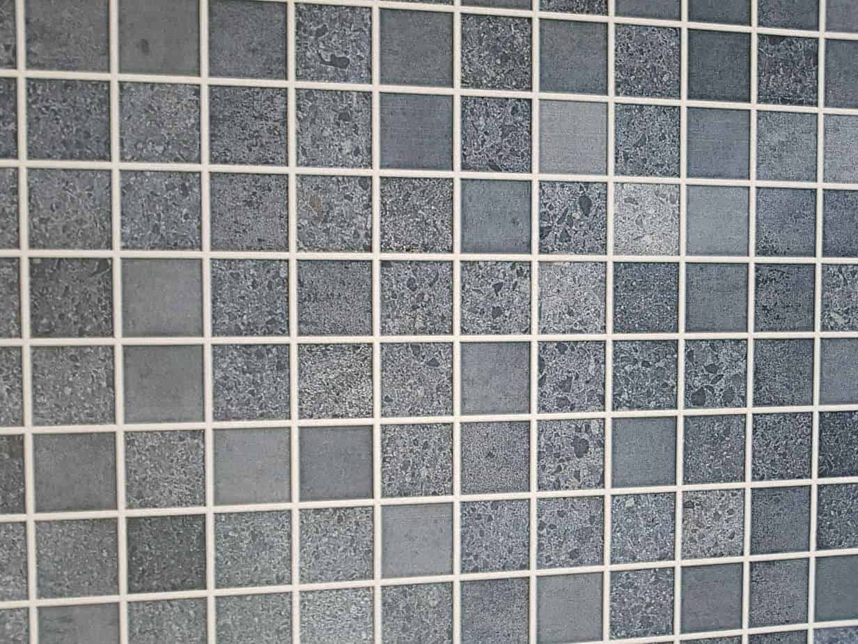 10 mm starkes, mattes Duschpaneel aus römisch-blauem Mosaik, 1 m x 2,4 m