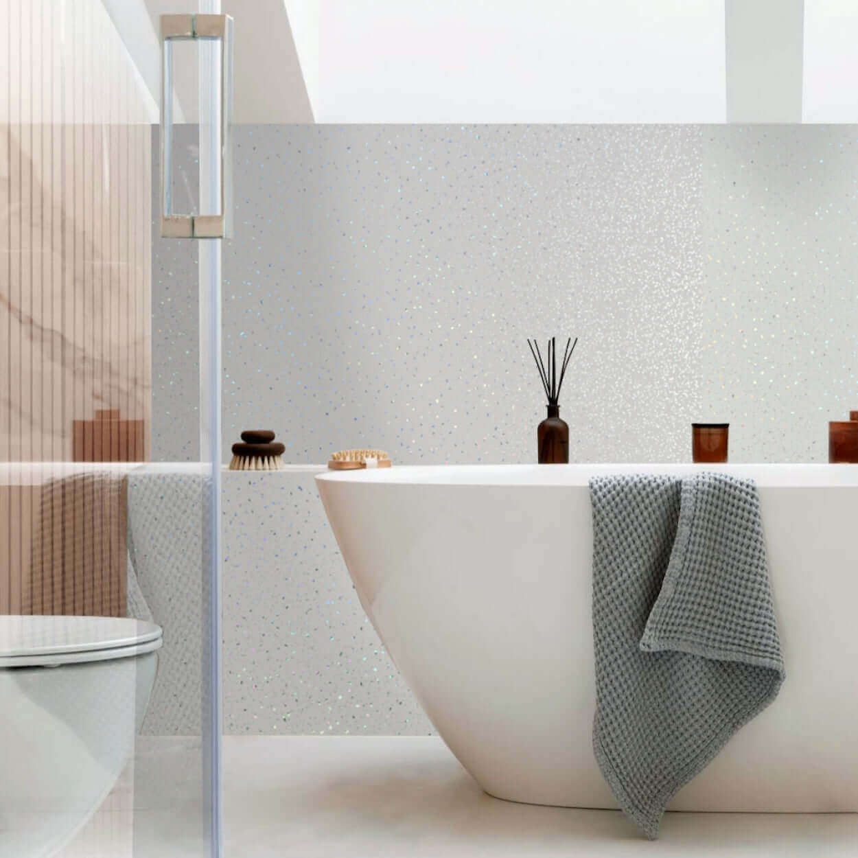 10 mm starke Duschwand aus Platinweiß mit Glitzerglanz, 1 m x 2,4 m