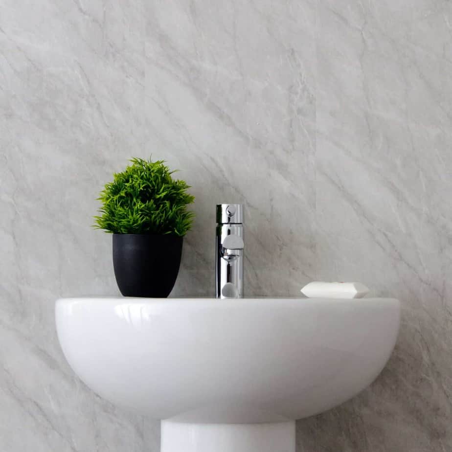 10 mm Duschpaneel aus glänzendem, sturmgrauem Marmor, 1 m x 2,4 m