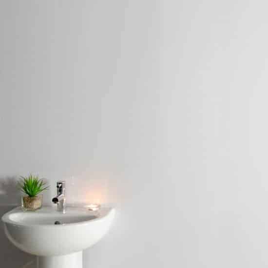 10 mm weiße Hochglanz-Duschwand 1 m x 2,4 m