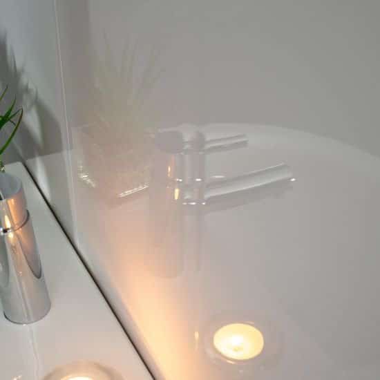 10 mm weiße Hochglanz-Duschwand 1 m x 2,4 m