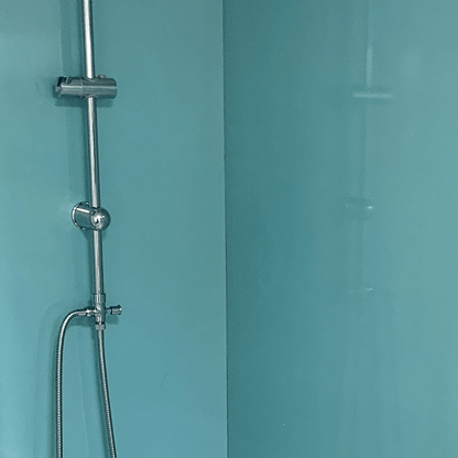 10 mm starke, aquablaue, schimmernde Duschwand mit Hochglanzfinish, 1 m x 2,4 m