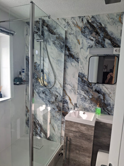 10 mm starke, glänzende Duschwand in Ozeanblau, 1 m x 2,4 m