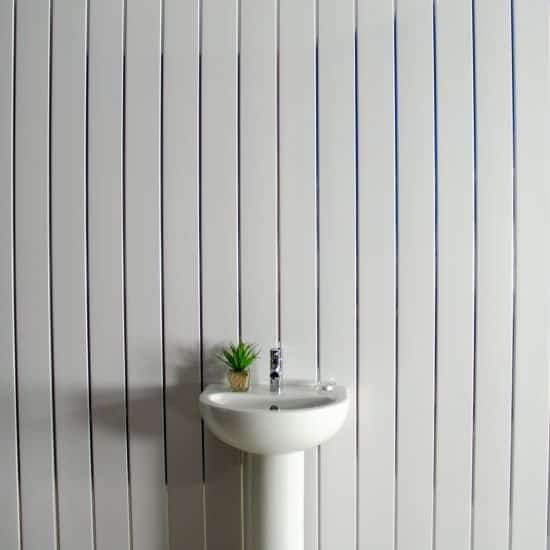 8 mm weiße Hochglanz-Wand- und Deckenpaneele mit 2 Chromleisten, 2,6 m