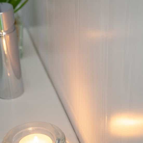 8 mm weiße, matte Holzpaneele für Badezimmerwand und -decke, 2,6 m